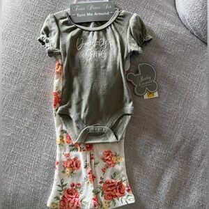 NWT Green Baby Onesie and Floral Pants Set with matching headband and socks